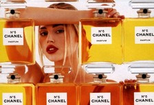 Hit czy kit:|Gigantyczny flakon|perfum Chanel